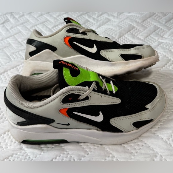 Nike Air Max Bolt Running Shoes Sneakers Youth Size 5Y CW1626-002 Unisex 2022 - Picture 3 of 10